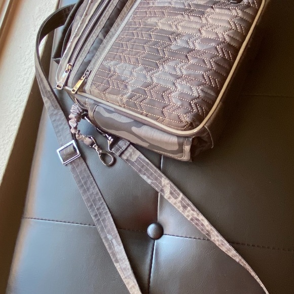 Lug Boxcar crossbody - Picture 2 of 12
